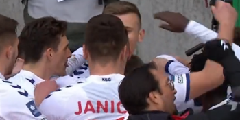 Górnik wygrał derby po golu w 89. minucie. Lukas Podolski zachował się idiotycznie, ale sędziowie go oszczędzili. Trzy razy... (VIDEO)